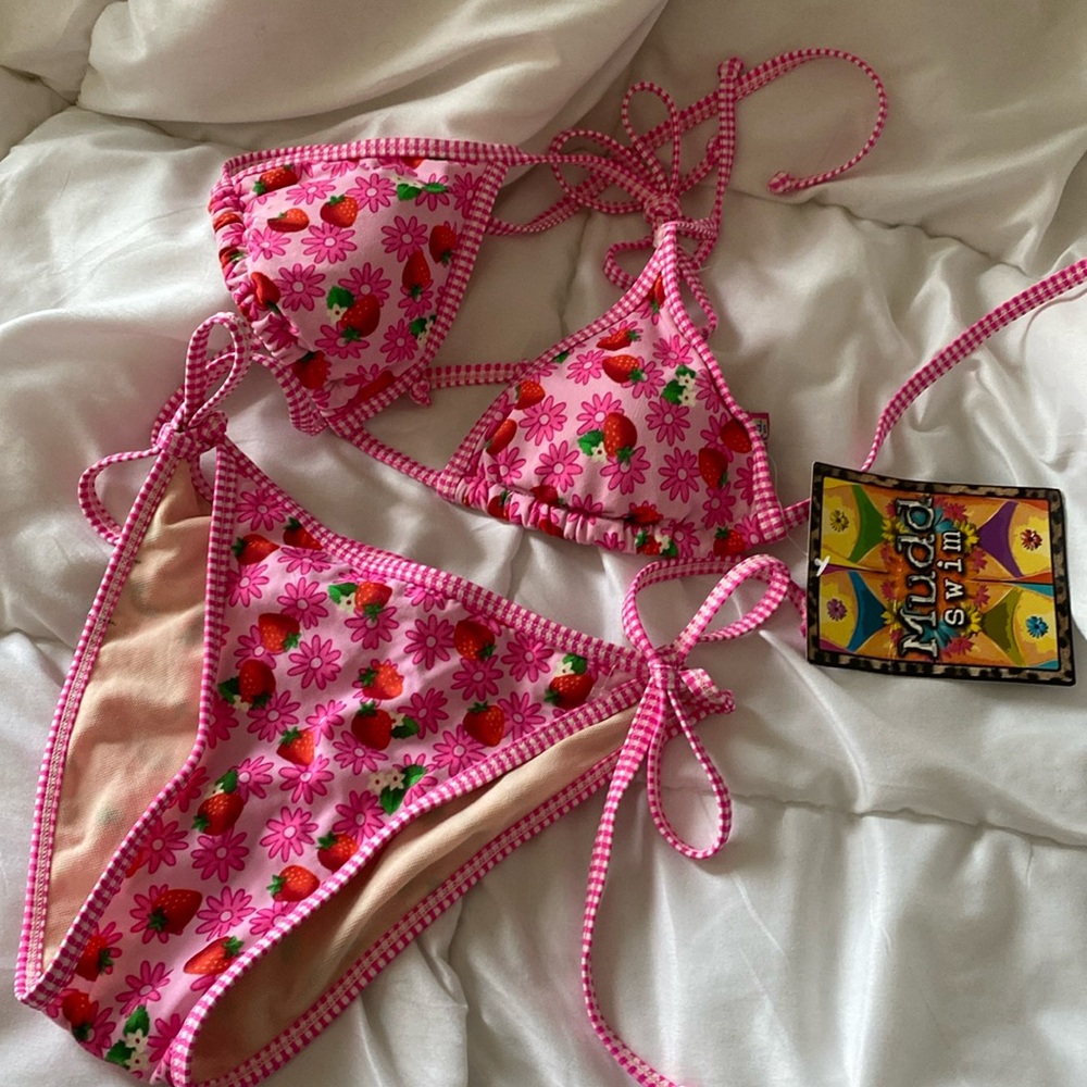 BNWT VINTAGE WOMENS STRAWBERRY BIKINI SET SIZE S